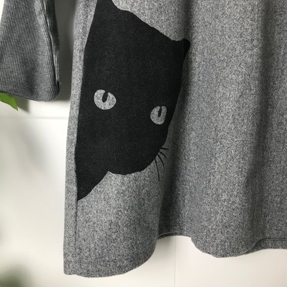 Women’s Long Sleeves Tunic with Black Peeking Cat - Picture 3 of 10